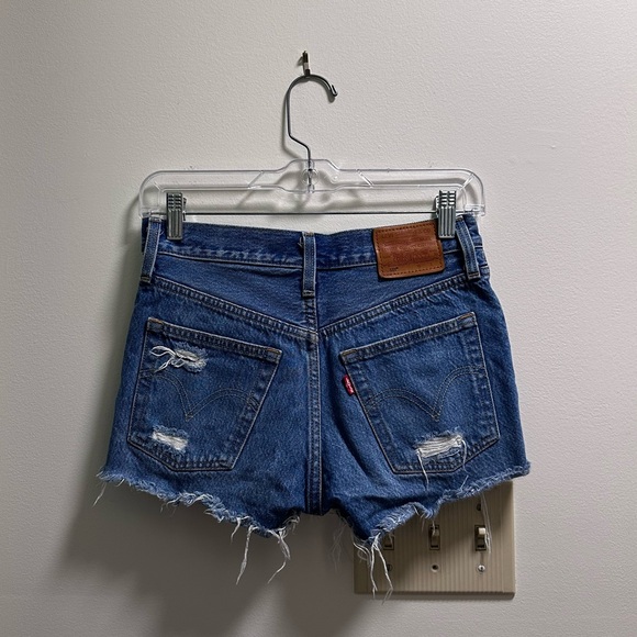 Levi’s 501 High Rise Distressed Shorts - Picture 3 of 3